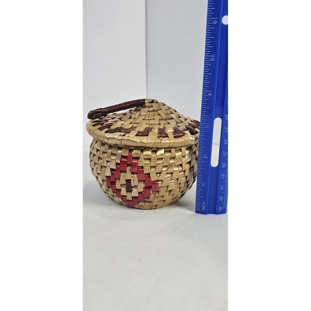 Handmade Wicker/Raffia Lidded Basket Small Round Jewelry Trinket Storage‎